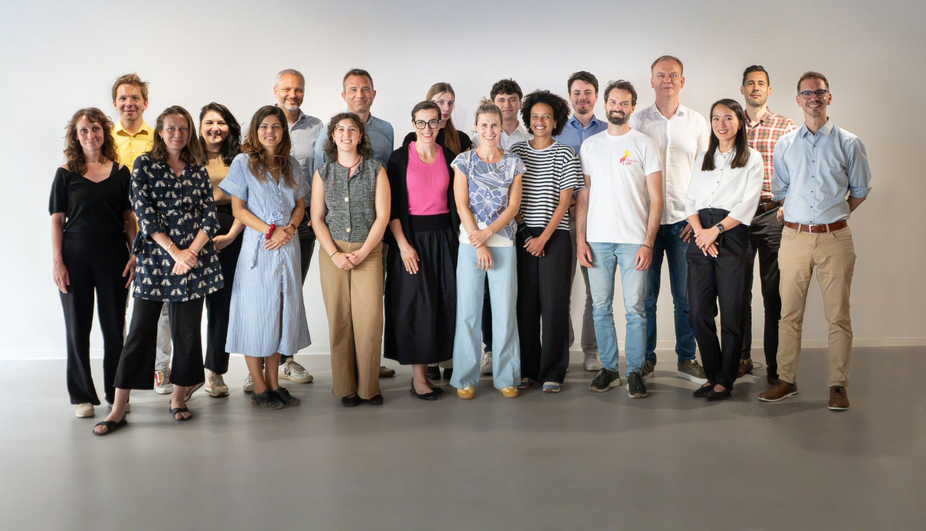 {{ c.home.team.media }}
